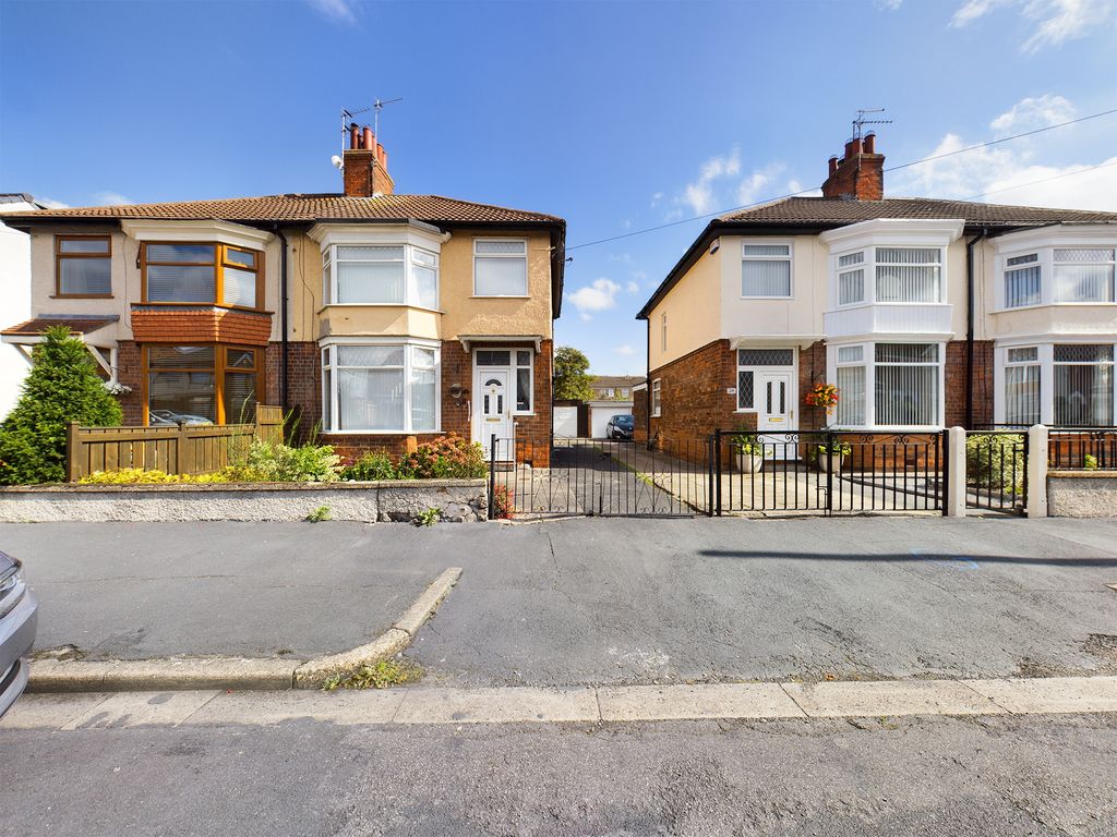 3 bed semidetached house for sale in Ellesmere Avenue, Hull HU8 Zoopla