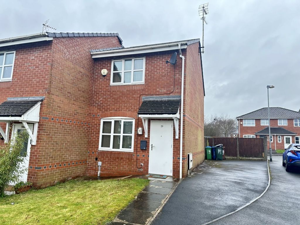 2 bed semidetached house to rent in Traynor Close, Middleton
