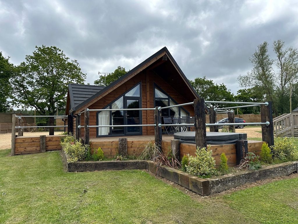 2 bed property for sale in Holme Road, Stow Bridge, King's Lynn PE34, £