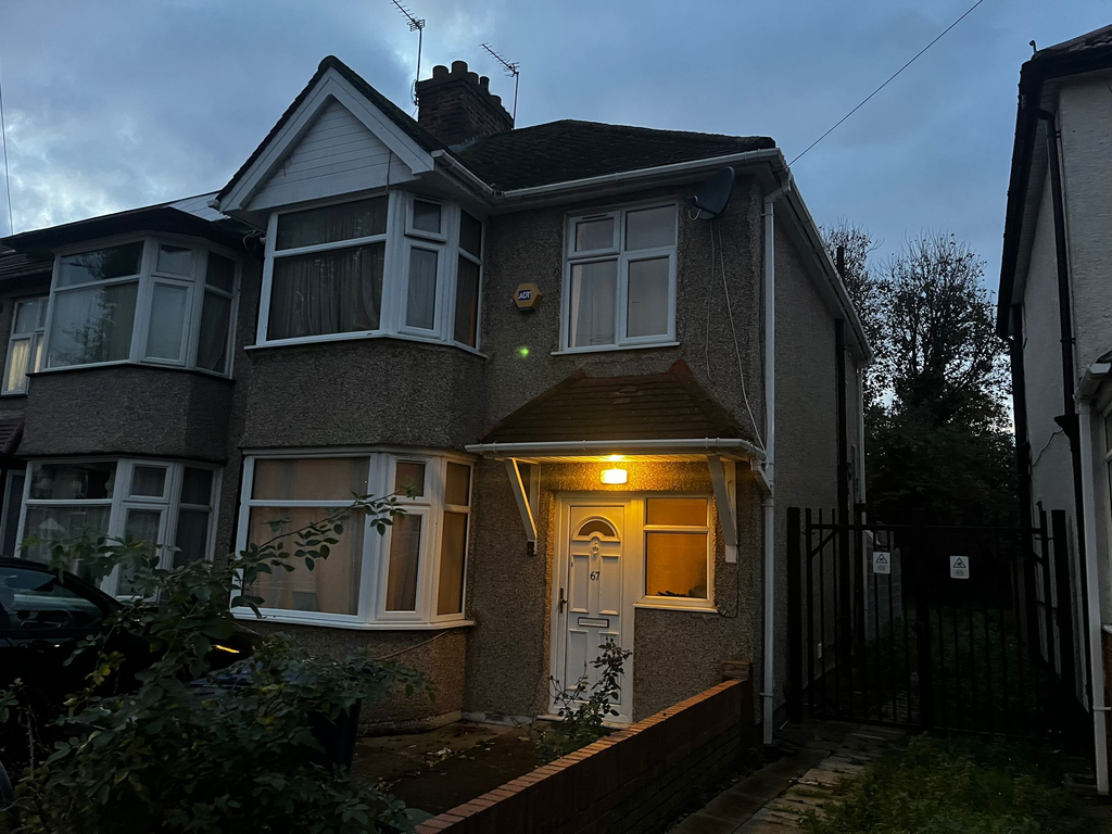 3 bed terraced house for sale in Cranleigh Gardens, Southall UB1, £