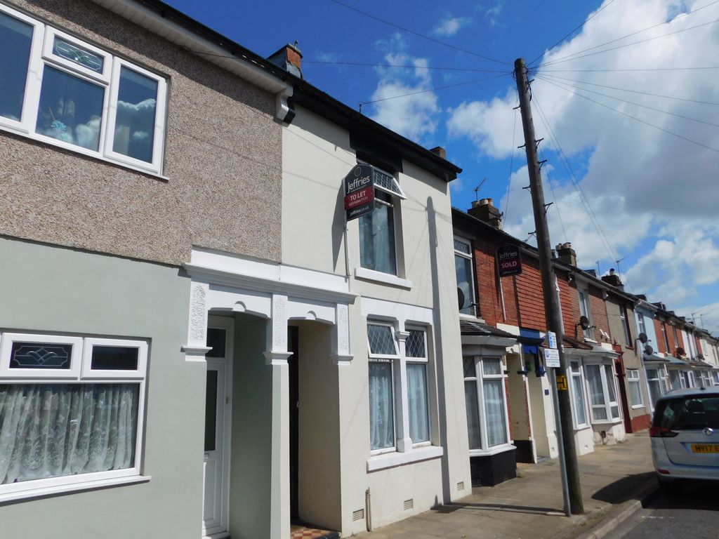 3 bed terraced house to rent in Lower Derby Road, Portsmouth PO2, £