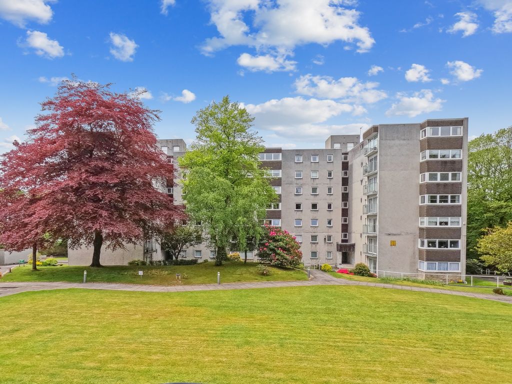 3 bed flat for sale in Norwood Park, Bearsden, Glasgow G61, £275,000