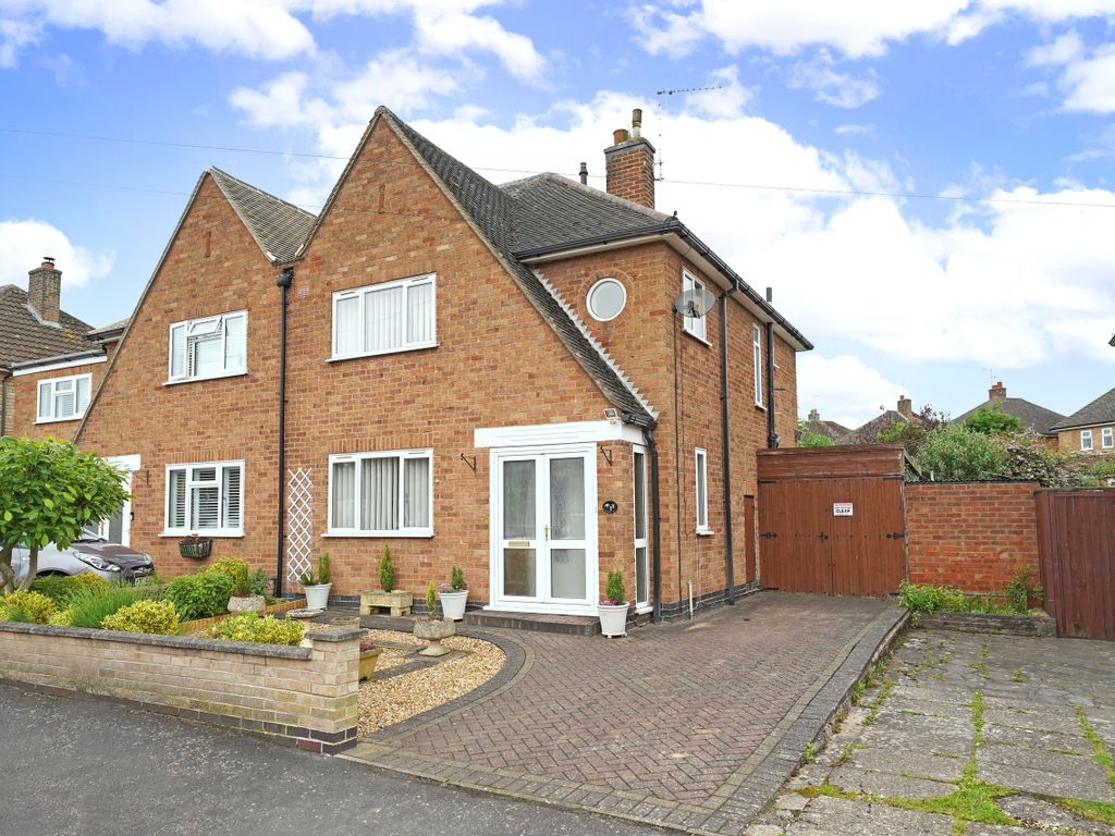 3 bed semidetached house for sale in Oakcroft Avenue, Kirby Muxloe