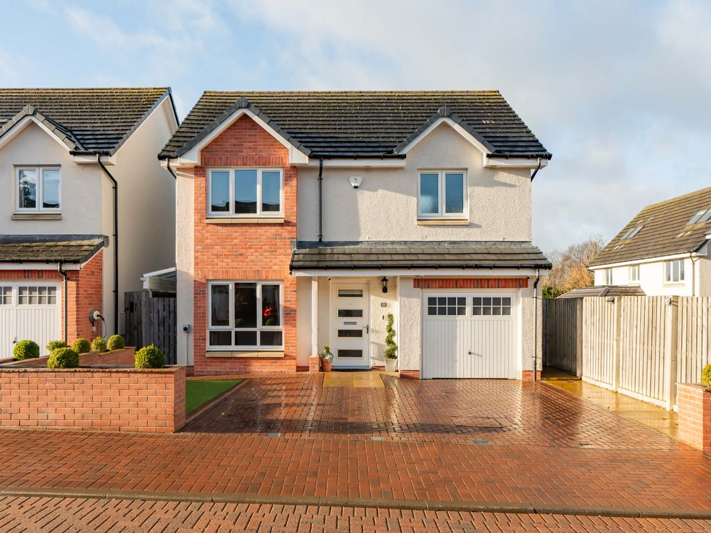 5 bed villa for sale in 27 Maplewood Park, Edinburgh EH12, £550,000