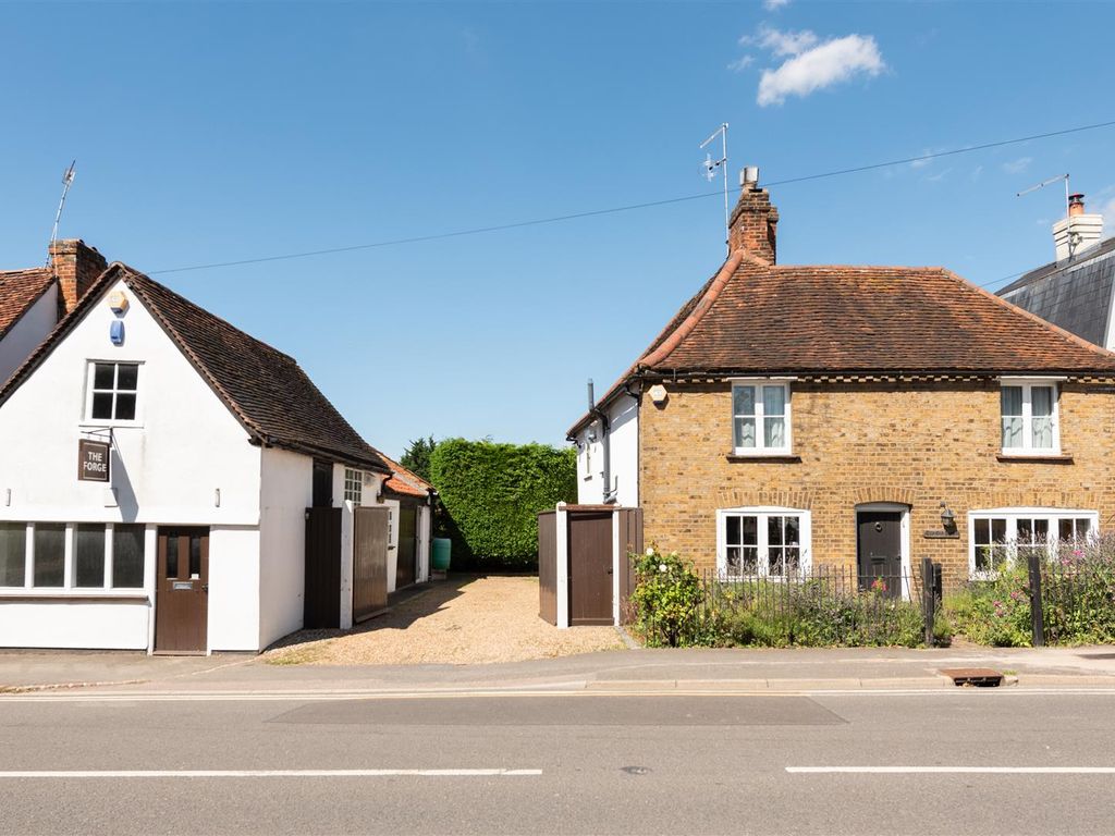 Property for sale in Harlow Road, Roydon, Essex CM19, £850,000 Zoopla