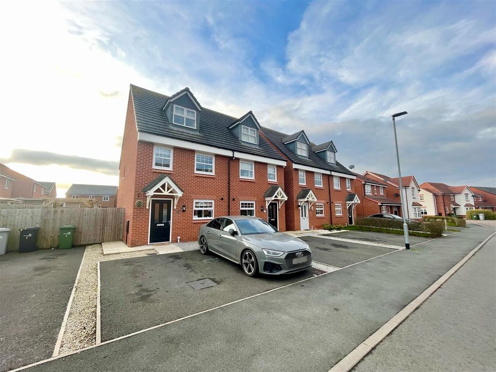 3 bed town house for sale in Corbett Road, Moston, Sandbach CW11, £250,000 Zoopla