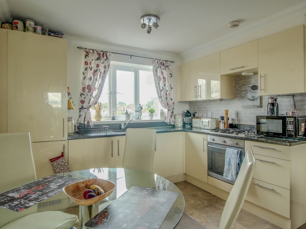 3 bed flat for sale in Lower Southend Road, Wickford SS11 Zoopla