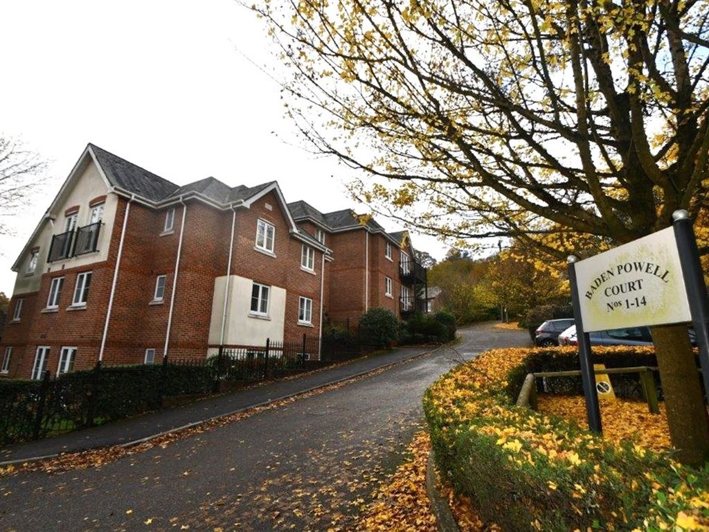 2 bed flat to rent in Charterhouse Road, Godalming GU7, £1,500 pcm Zoopla