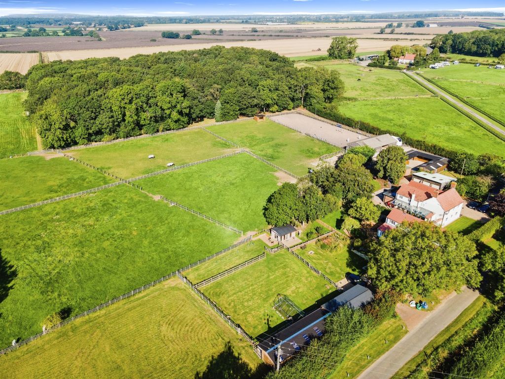 4 bed equestrian property for sale in Old Woodhall Road, Old Woodhall