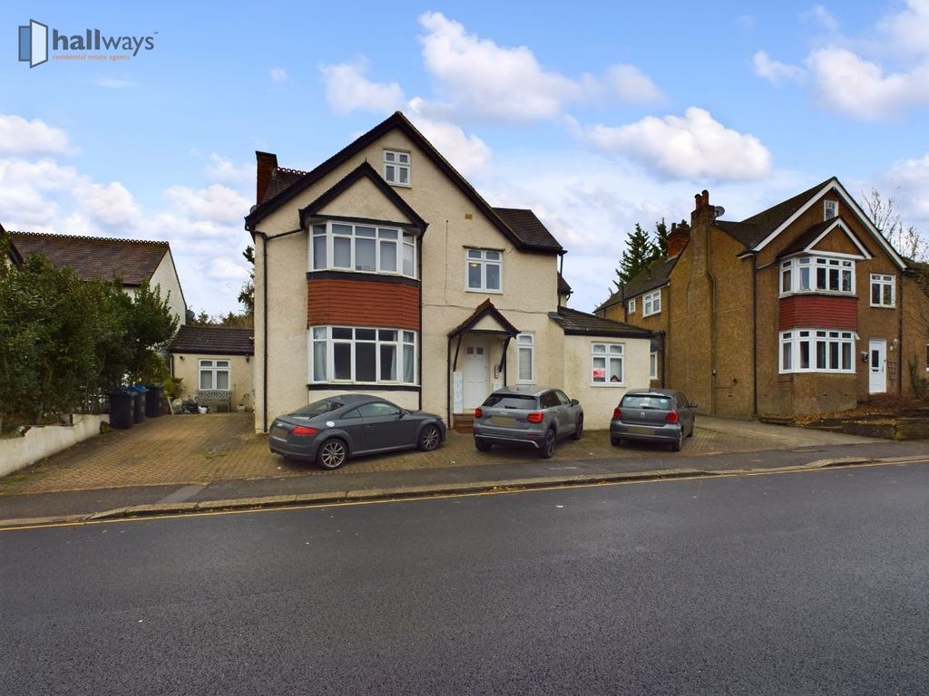 2 bed flat for sale in Flat, Reddown Road, Coulsdon CR5, £290,000 Zoopla