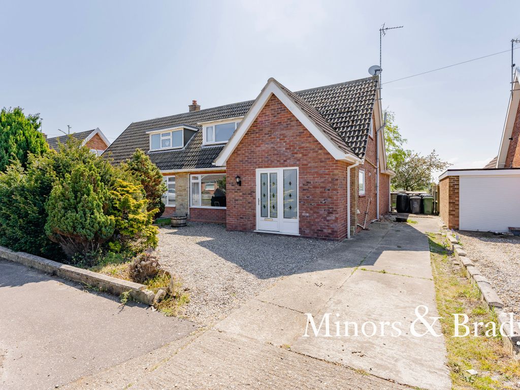 3 bed semidetached house for sale in Westerley Way, CaisterOnSea