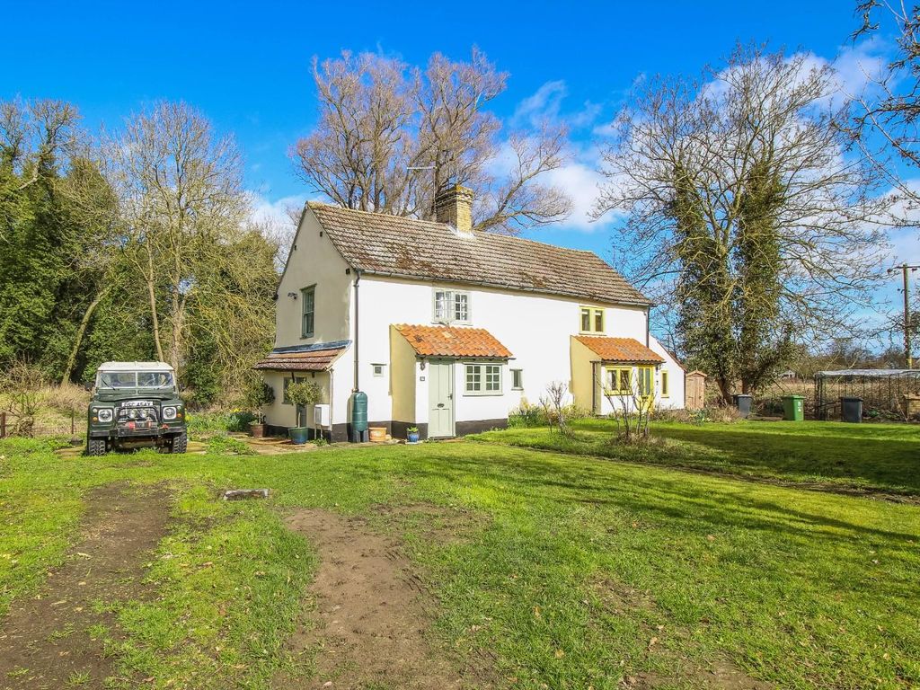 2 bed semidetached house for sale in West End, Whittlesford, Cambridge