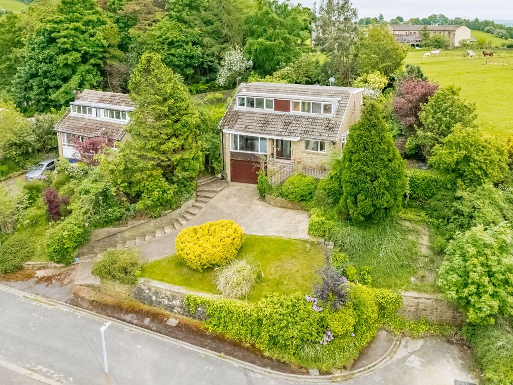 3 bed detached house for sale in Southwood Avenue, Honley, Holmfirth