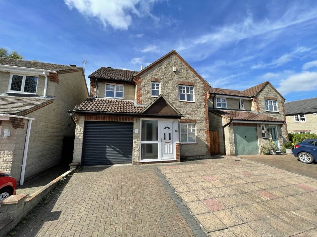 4 bed detached house to rent in Ross Close, Chipping Sodbury, South