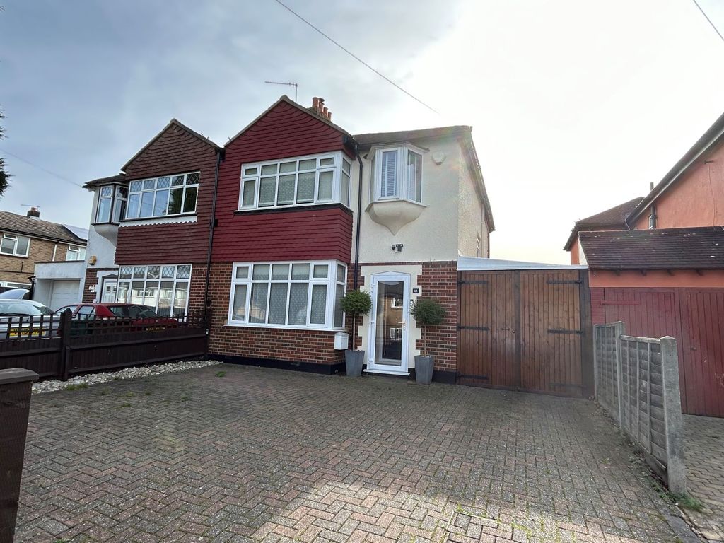 3 bed semidetached house for sale in Chetwode Road, Tadworth KT20, £