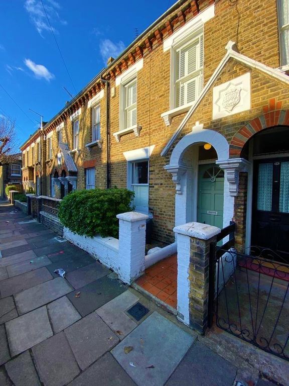 2 bed property to rent in Sabine Road, London SW11, £2,250 pcm Zoopla