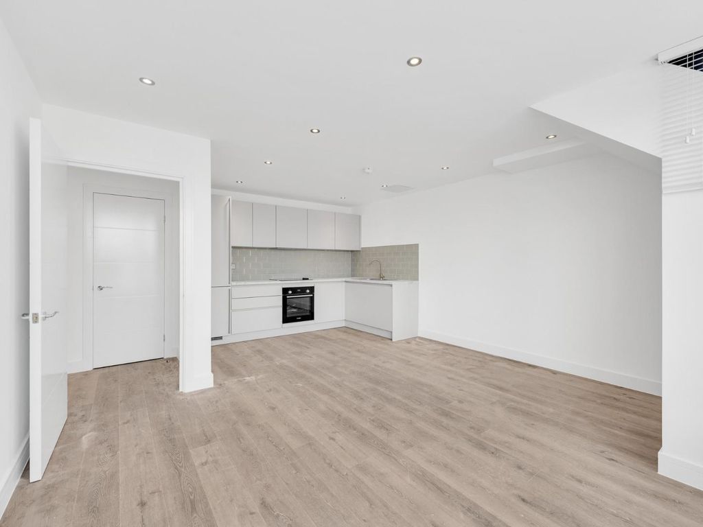 1 bed flat to rent in Victoria Road, Horley RH6 Zoopla