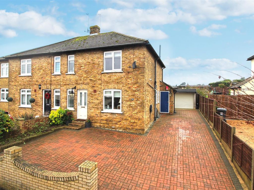 3 bed semidetached house for sale in Croft Road, Ware SG12, £575,000