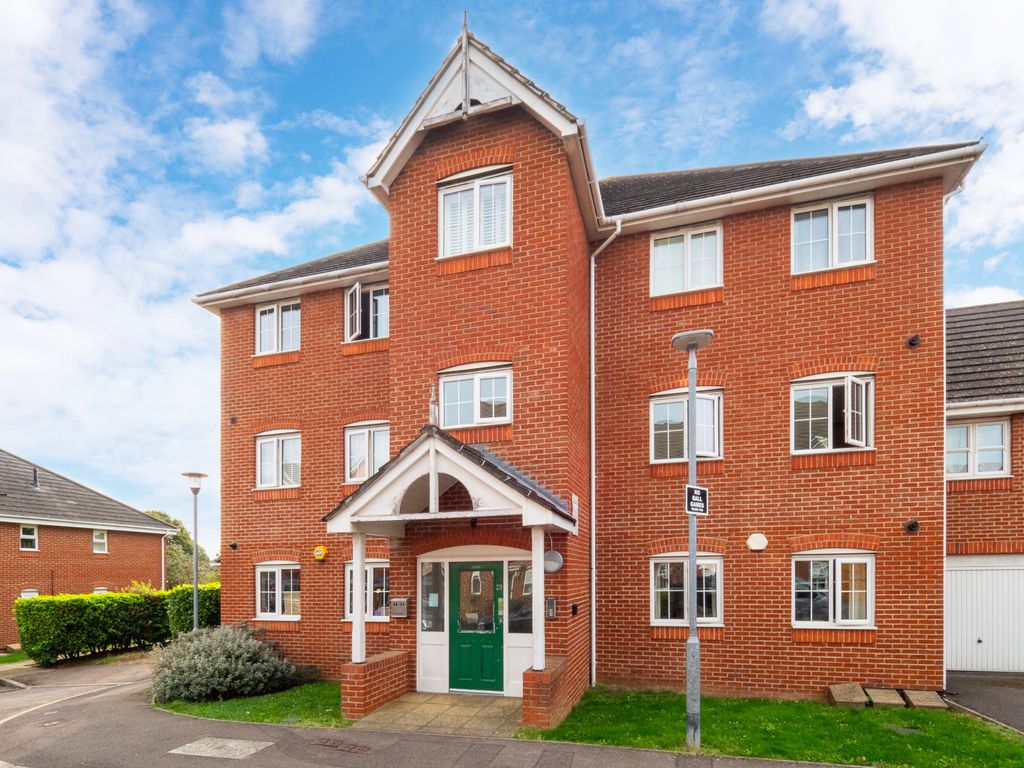 2 bed flat for sale in Aragon Place, Morden SM4, £300,000 Zoopla