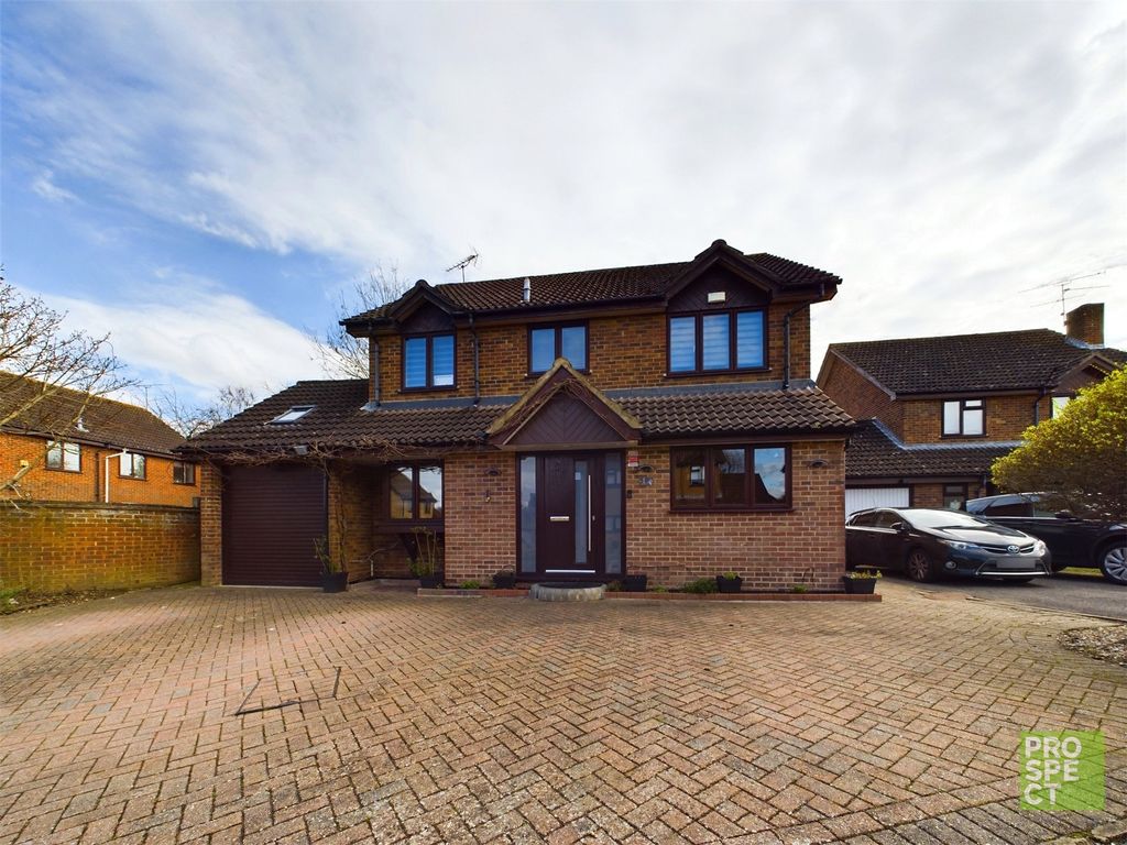 5 bed detached house for sale in Eden Way, Winnersh, Wokingham