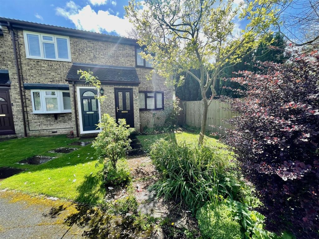 2 bed end terrace house for sale in The Briars, West Kingsdown