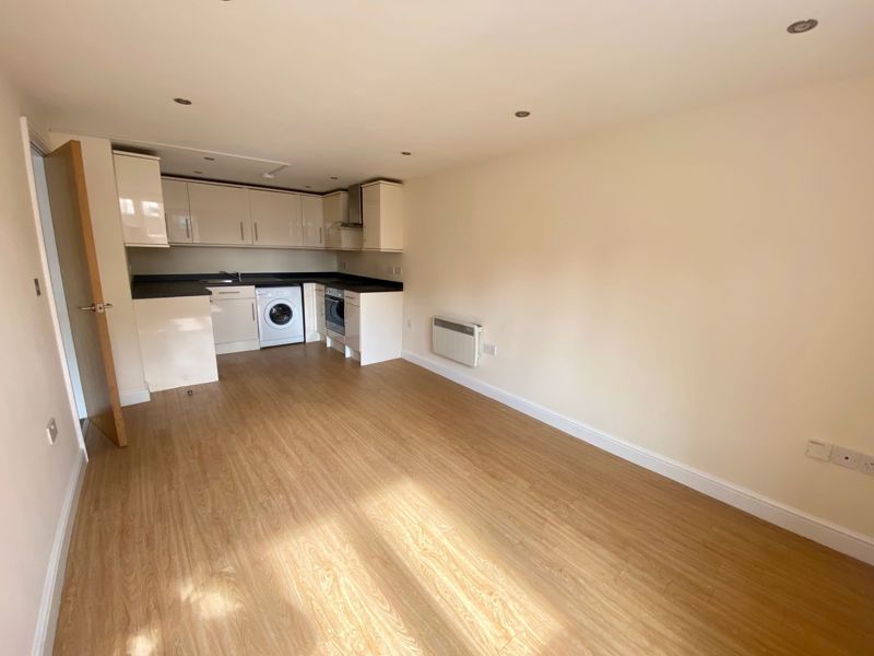 1 bed flat to rent in Southgate Street, Gloucester GL1, £700 pcm - Zoopla