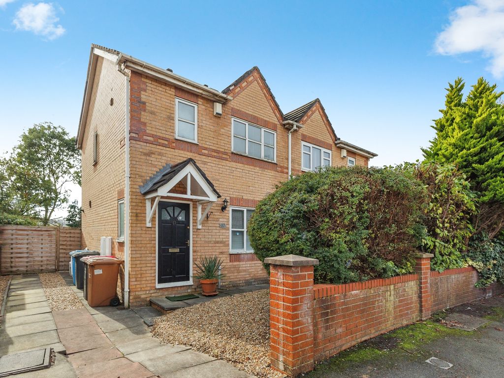 3 bed semidetached house for sale in Whimberry Close, Salford, Greater
