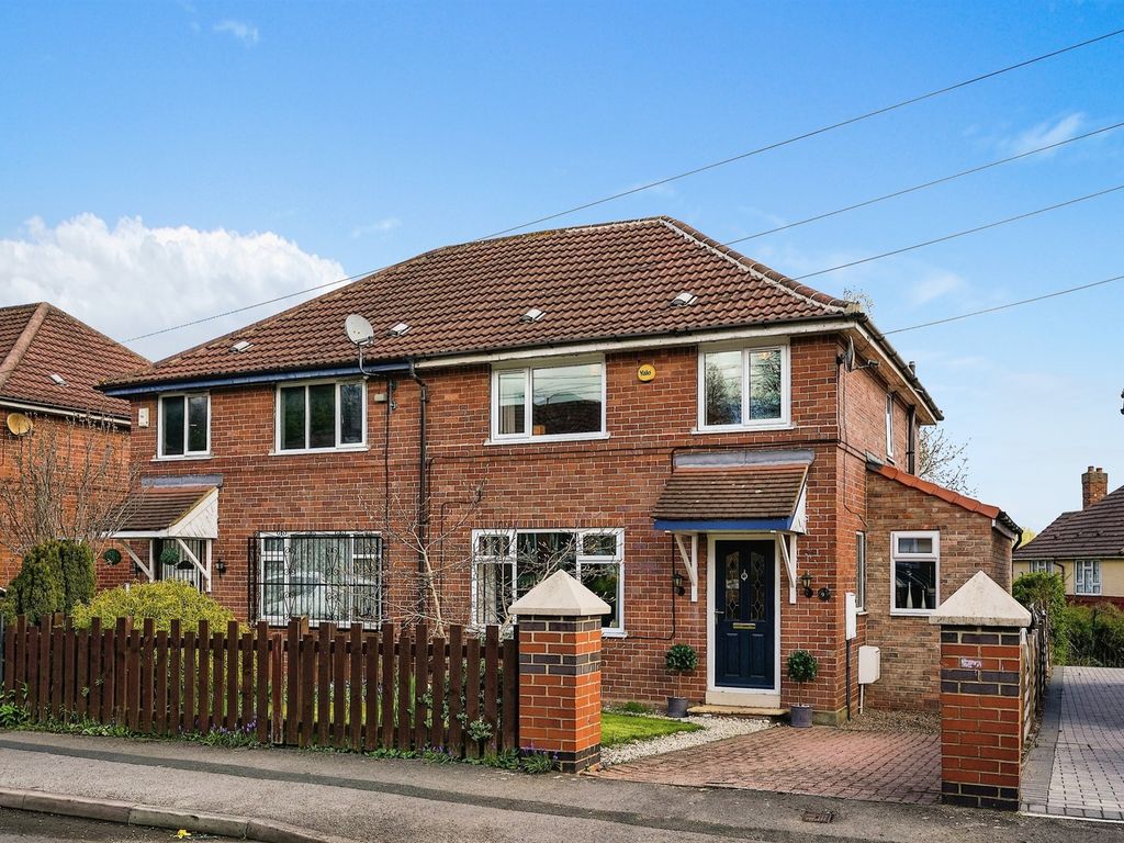 3 bed semidetached house for sale in Greenview Close, Gipton, Leeds