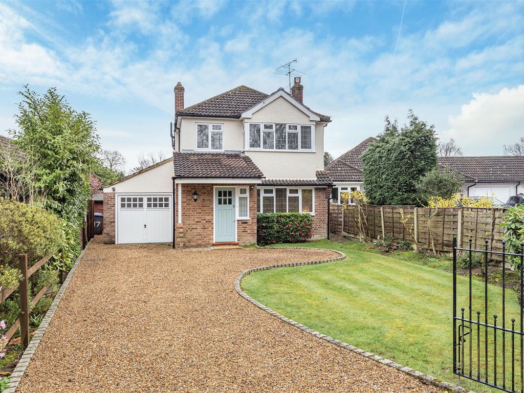 4 bed detached house for sale in Rowtown, Addlestone KT15 Zoopla