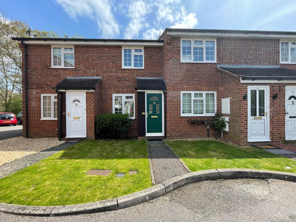 2 bed terraced house to rent in Oakwood, Chineham, Basingstoke RG24