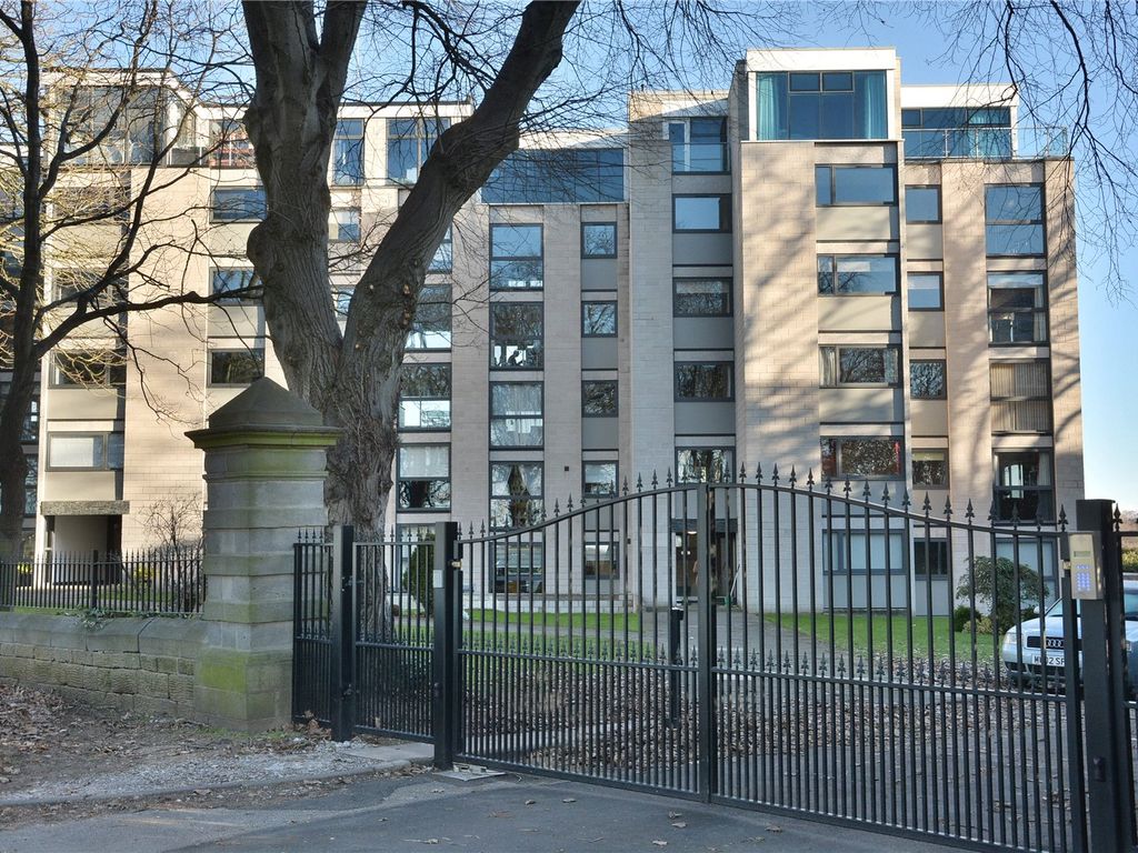 2 bed flat for sale in Lake View Court, West Avenue, Roundhay, Leeds