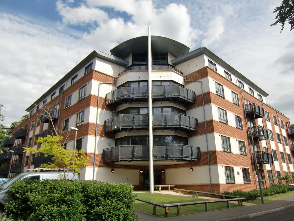 2 bed flat for sale in Kestrel Road, Farnborough, Hampshire GU14 Zoopla