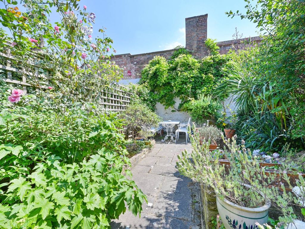 1 bed flat for sale in Elliott Road, Chiswick, London W4, £550,000 Zoopla