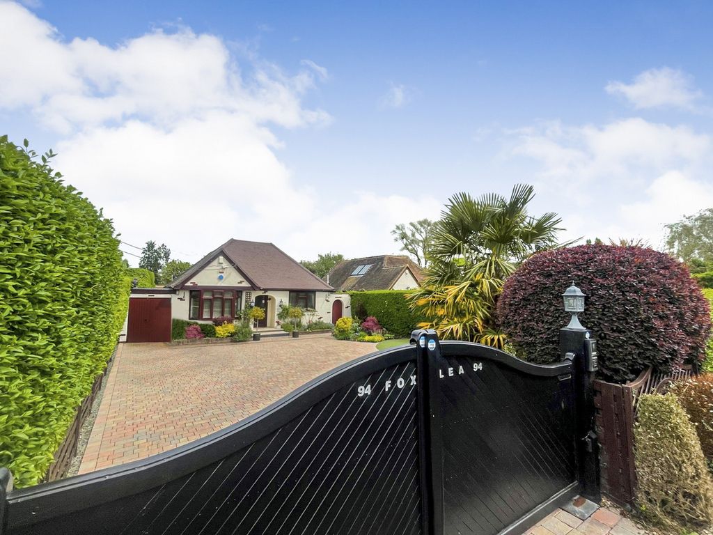 3 bed detached house for sale in Milestone Avenue, Charvil RG10, £