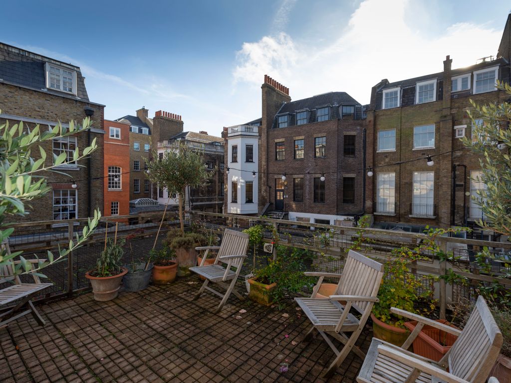 Dean's Mews, London W1G  