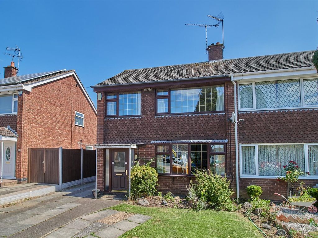 3 bed semidetached house for sale in The Common, Barwell, Leicester