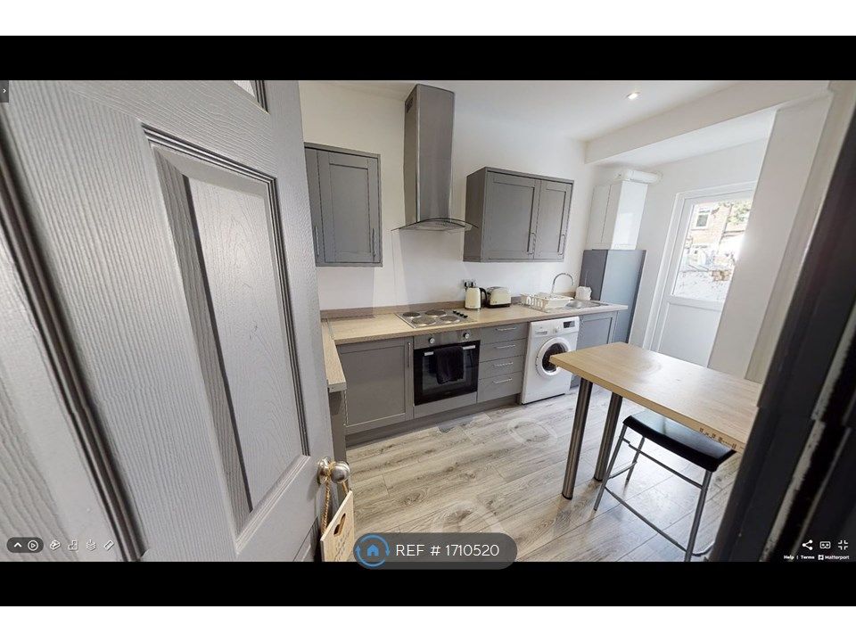 Room to rent in Hayfield Road, Salford M6 Zoopla