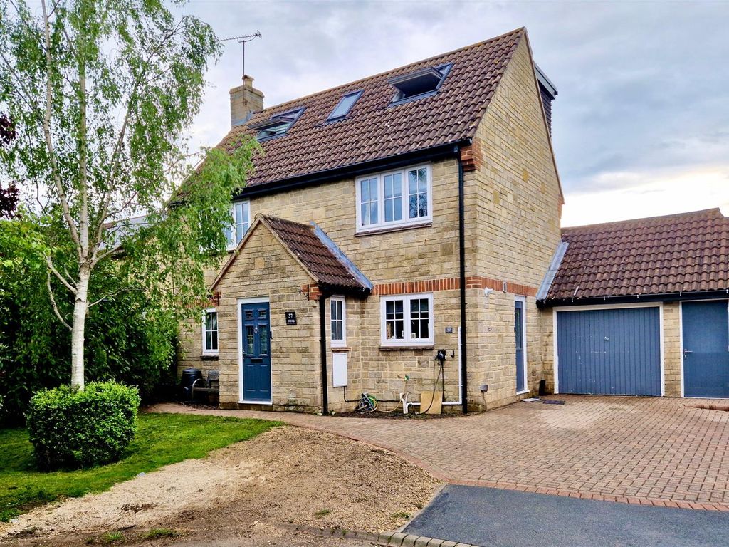 4 bed detached house for sale in Buckingham Road, Pewsham, Chippenham
