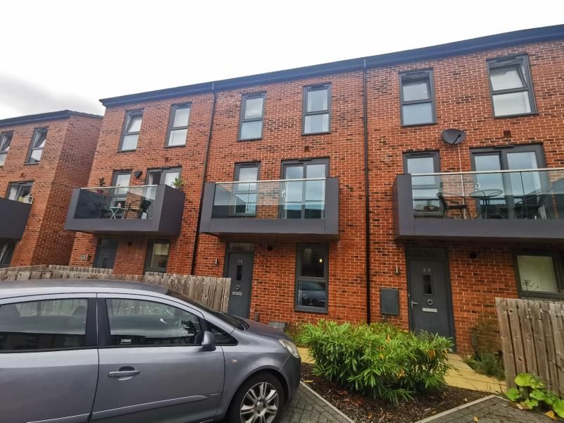 2 bed town house to rent in Carnforth Avenue, Wakefield WF1 Zoopla