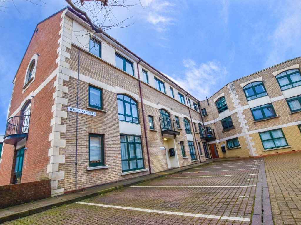 2 bed flat to rent in Flat 4 Windsor Court, Corner Hall, Hemel