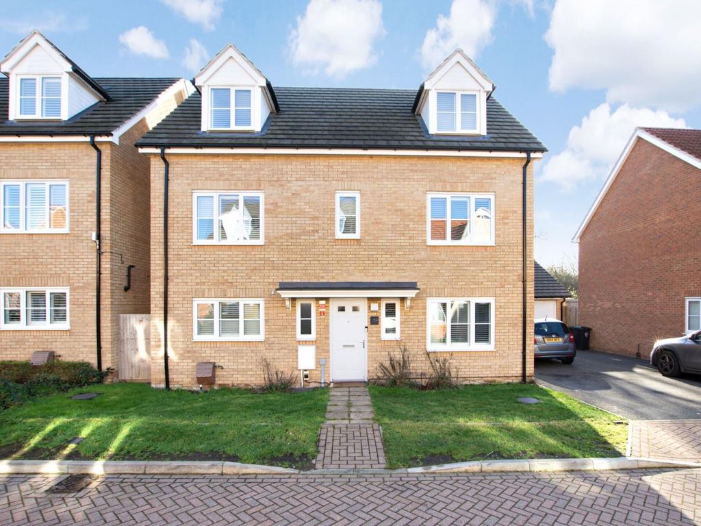 5 bed detached house for sale in Clearwater Lane, Dartford DA1, £