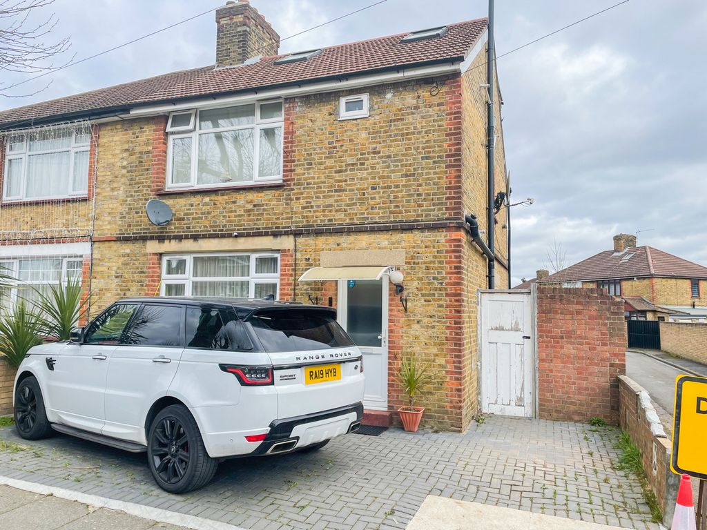 5 bed terraced house to rent in South Eastern Avenue, Edmonton N9, £