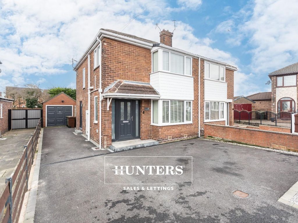 3 bed semidetached house for sale in Meadow Road, Castleford WF10, £