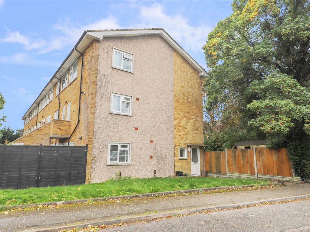 2 bed for sale in St. Davids Close, Iver Heath SL0, £350,000