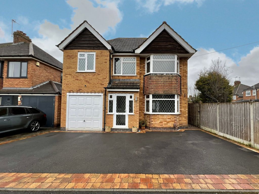 5 bed detached house for sale in Three Corner Close, Shirley, Solihull