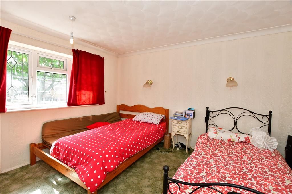 3 bed terraced house for sale in Kingaby Gardens, Rainham, Essex RM13 Zoopla