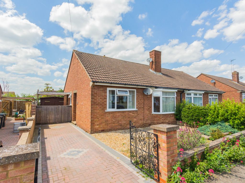2 bed semidetached bungalow for sale in Alfred Street, Stanwick