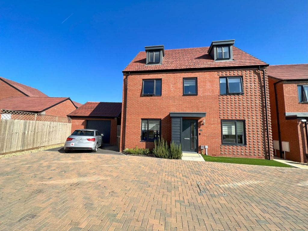 5 bed detached house for sale in Tresham Grove, Wellingborough NN8, £550,000 Zoopla