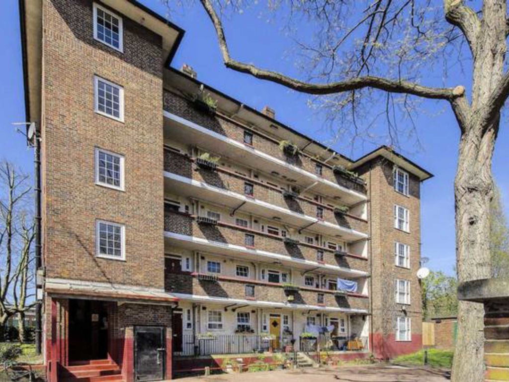 2 bed flat to rent in Deptford Church Street, London SE8, £1,800 pcm