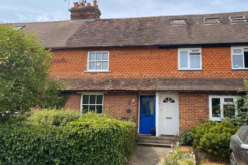 2 bed terraced house to rent in Turners Mead, Chiddingfold, Godalming